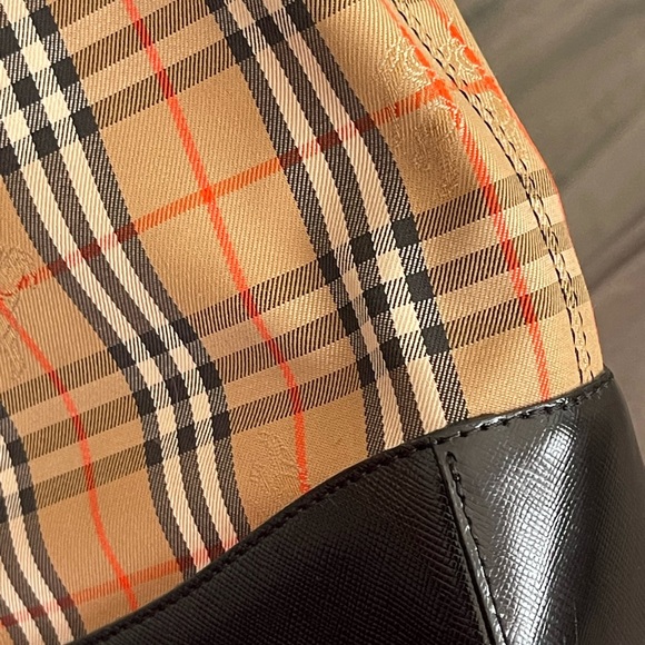 Burberry tote - Picture 2 of 5